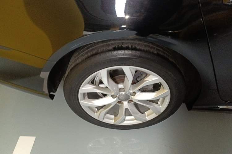 Used Audi A6L 2018 30th Anniversary Edition 35 TFSI Fashion Model Right Rear Wheel Hub