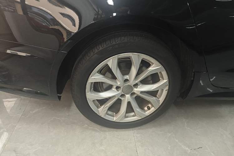 Used Audi A6L 2018 30th Anniversary Edition 35 TFSI Fashion Model Right Rear Wheel Hub