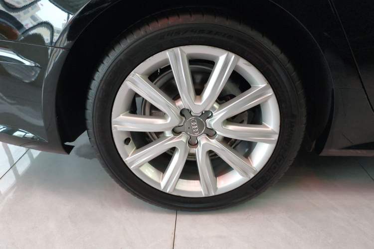 Used Audi A6L 2018 30th Anniversary Edition TFSI Trendy Model Right Rear Wheel Hub