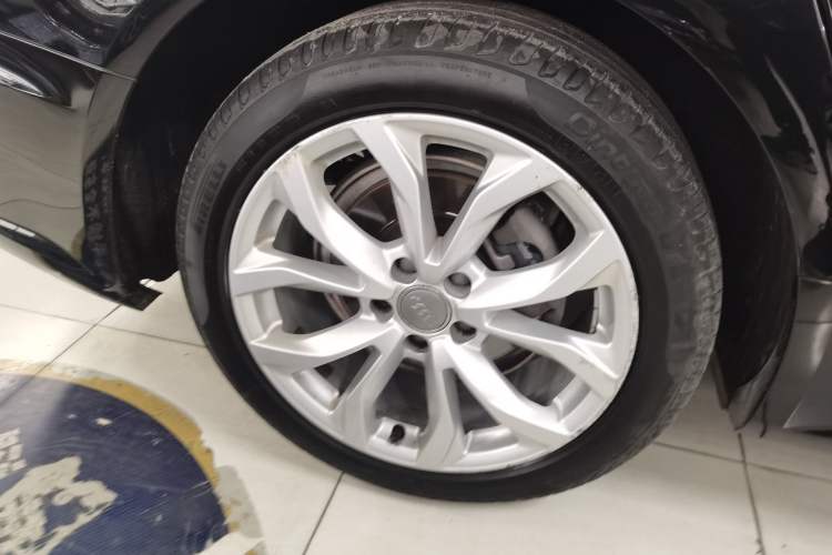 Used Audi A6L 2018 30th Anniversary Edition 35 TFSI Fashion Model Right Rear Wheel Hub