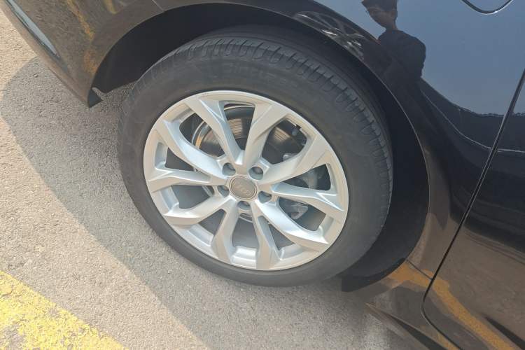 Used Audi A6L 2018 30th Anniversary Edition 35 TFSI Fashion Model Right Rear Wheel Hub
