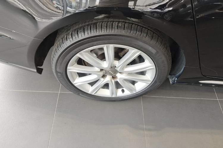 Used Audi A6L 2018 30th Anniversary Edition TFSI Trendy Model Right Rear Wheel Hub