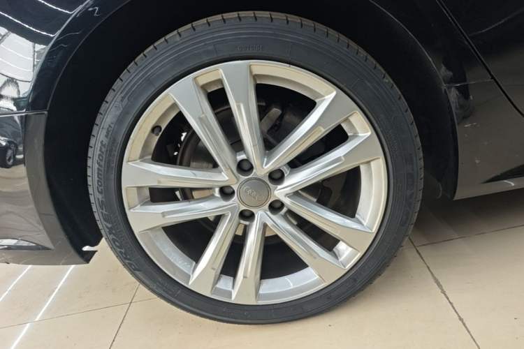 Used Audi A6L 2018 30 FSI Collector's Edition Right Rear Wheel Hub