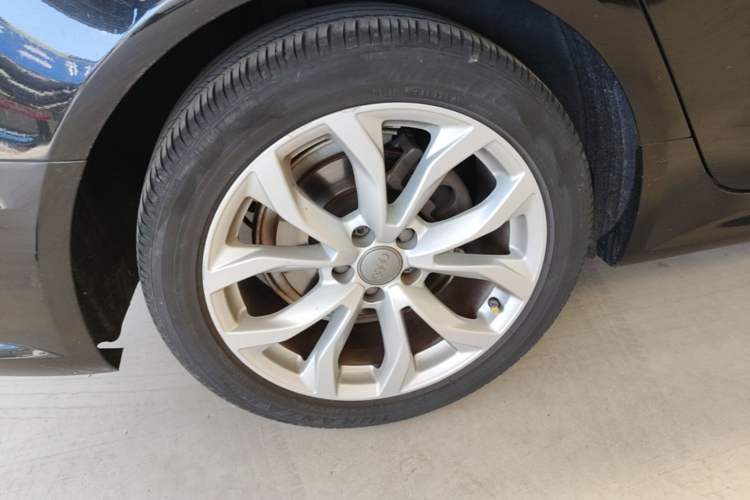 Used Audi A6L 2018 30th Anniversary Edition 35 TFSI Fashion Model Right Rear Wheel Hub