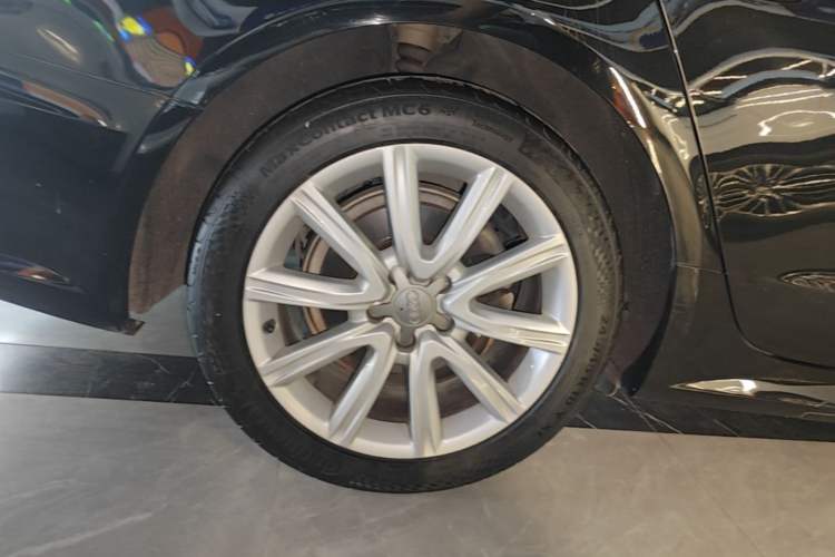 Used Audi A6L 2018 30th Anniversary Edition TFSI Trendy Model Right Rear Wheel Hub