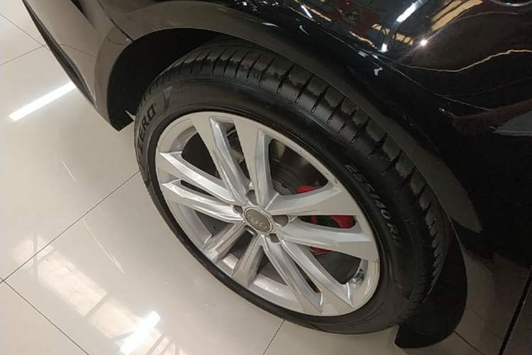 Used Audi A6L 2018 30th Anniversary Edition 45 TFSI quattro Sport model Right Rear Wheel Hub