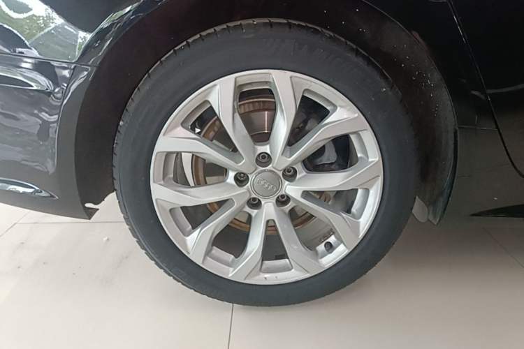 Used Audi A6L 2018 30th Anniversary Edition 35 TFSI Fashion Model Right Rear Wheel Hub