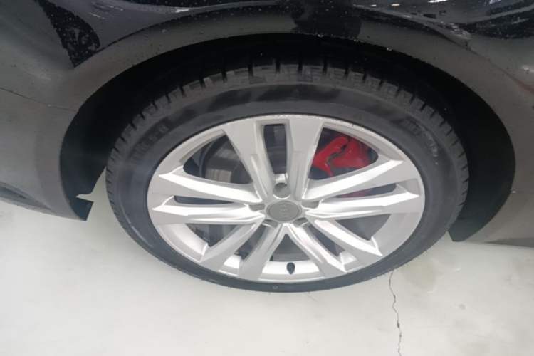 Used Audi A6L 2018 30th Anniversary Edition 45 TFSI quattro Sport model Right Rear Wheel Hub