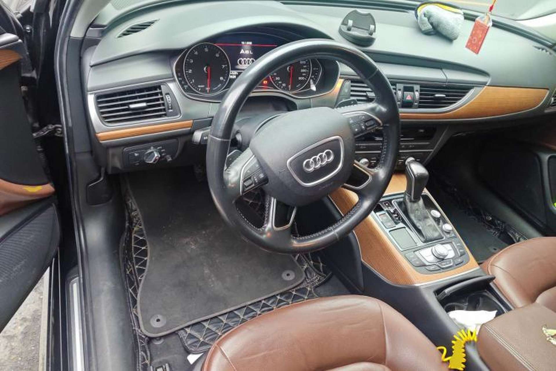 Used Audi A6L 2018 30th Anniversary Edition 30 FSI Style Model Steering Wheel