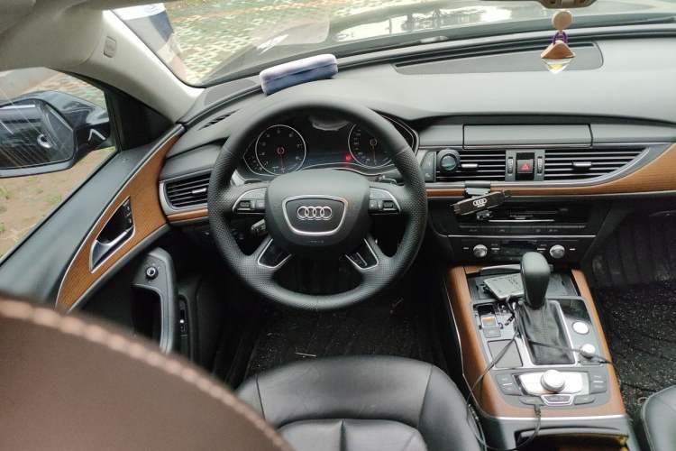 Used Audi A6L 2018 30th Anniversary Edition 30 FSI Style Model Steering Wheel