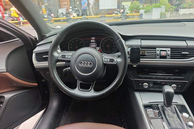 Used Audi A6L 2018 30th Anniversary Edition 45 TFSI quattro Sport model Steering Wheel