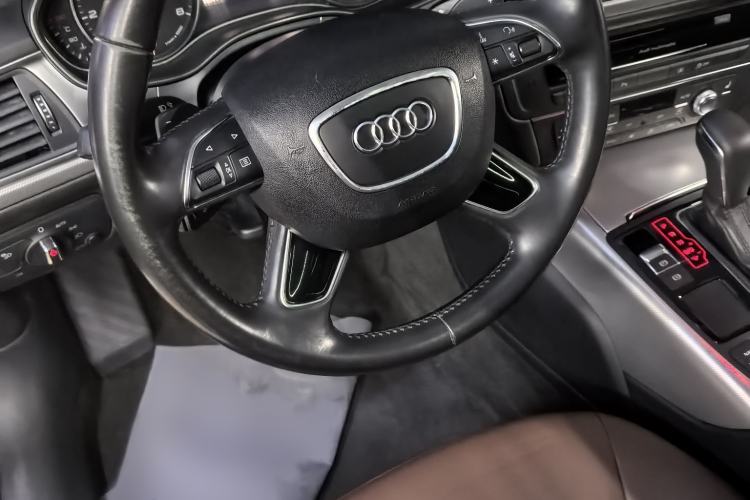 Used Audi A6L 2018 30th Anniversary Edition 35 TFSI Fashion Model Steering Wheel