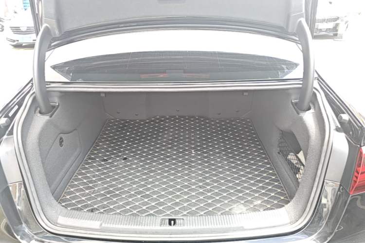 Used Audi A6L 2018 30th Anniversary Edition 35 TFSI Fashion Model Trunk