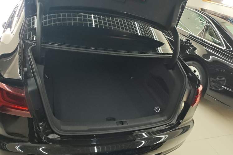 Used Audi A6L 2018 35 TFSI Collector's Edition Trunk