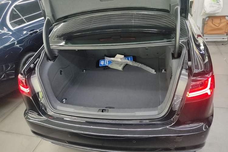 Used Audi A6L 2018 30th Anniversary Edition 35 TFSI Fashion Model Trunk