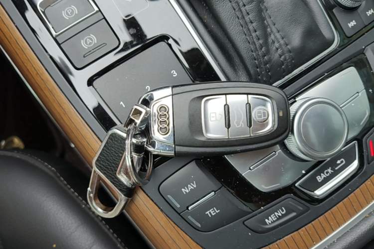 Used Audi A6L 2018 30th Anniversary Edition 30 FSI Style Model Vehicle Key