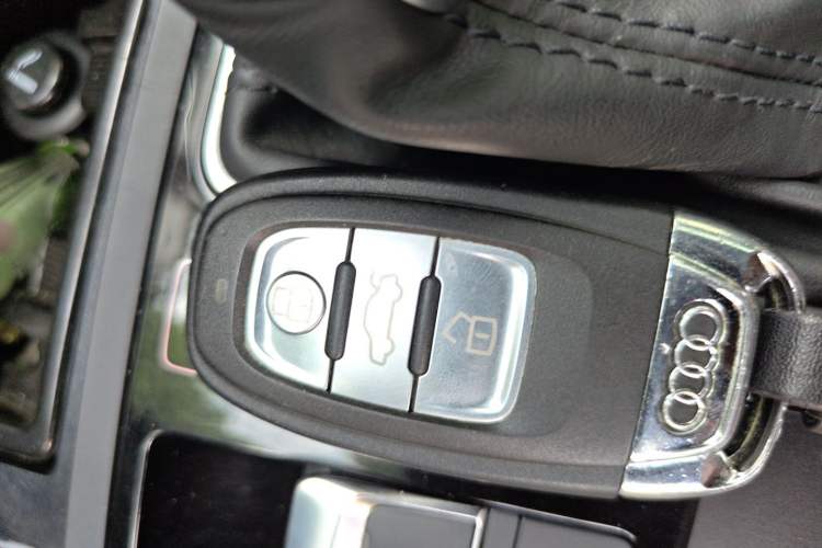 Used Audi A6L 2018 30th Anniversary Edition 45 TFSI quattro Sport model Vehicle Key