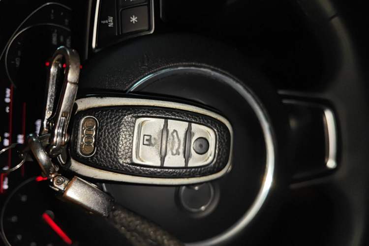 Used Audi A6L 2018 30th Anniversary Edition 35 TFSI Sport Edition Vehicle Key