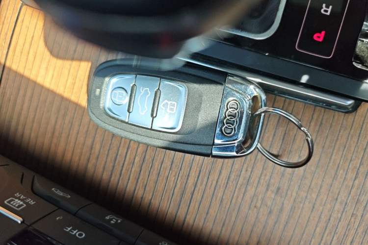 Used Audi A6L 2018 30th Anniversary Edition 30 FSI Style Model Vehicle Key