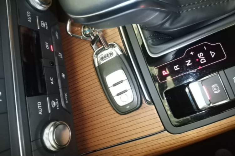 Used Audi A6L 2018 30th Anniversary Edition 30 FSI Style Model Vehicle Key