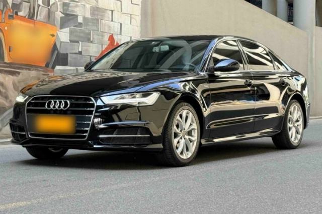 Audi A6L 2018 30th Anniversary Edition 35 TFSI Fashion Model de segunda mano