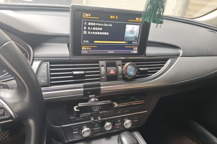 Used Audi A6L 2018 30th Anniversary Edition 35 TFSI Fashion Model Audio And AC Panel