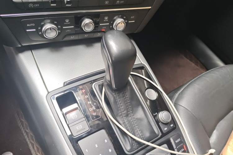 Used Audi A6L 2018 30th Anniversary Edition 35 TFSI Fashion Model Gear Lever