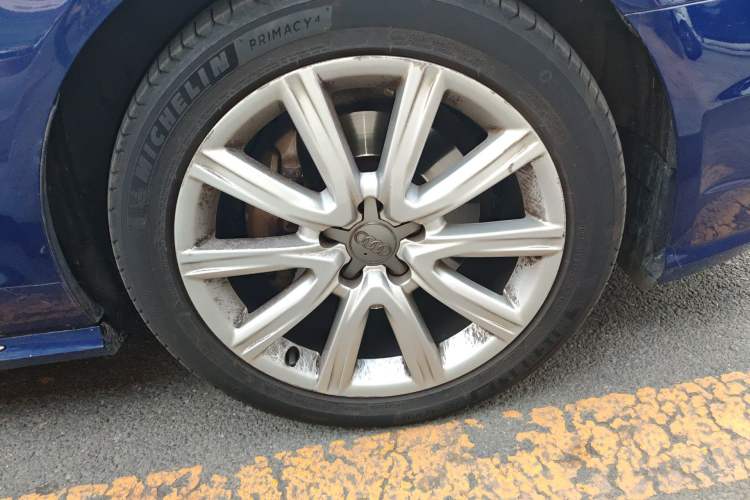 Used Audi A6L 2018 30th Anniversary Edition TFSI Trendy Model Right Front Wheel Hub