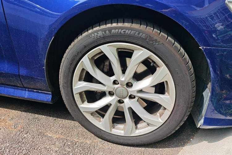 Used Audi A6L 2018 30th Anniversary Edition 35 TFSI Fashion Model Right Front Wheel Hub