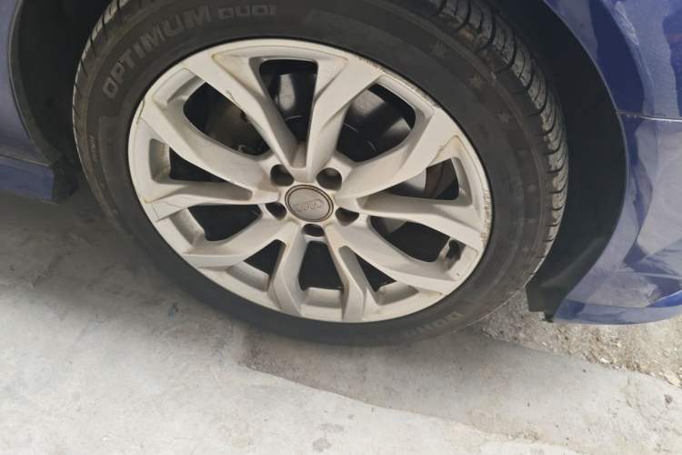 Used Audi A6L 2018 30th Anniversary Edition 35 TFSI Fashion Model Right Front Wheel Hub