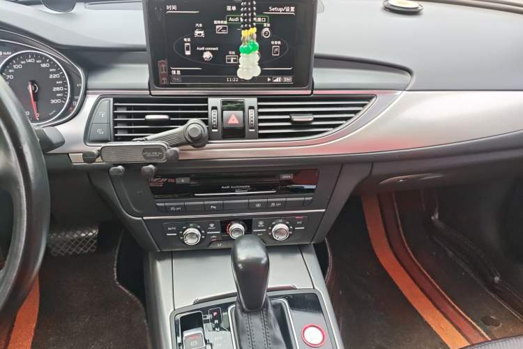 Used Audi A6L 2018 30th Anniversary Edition TFSI Trendy Model Audio And AC Panel