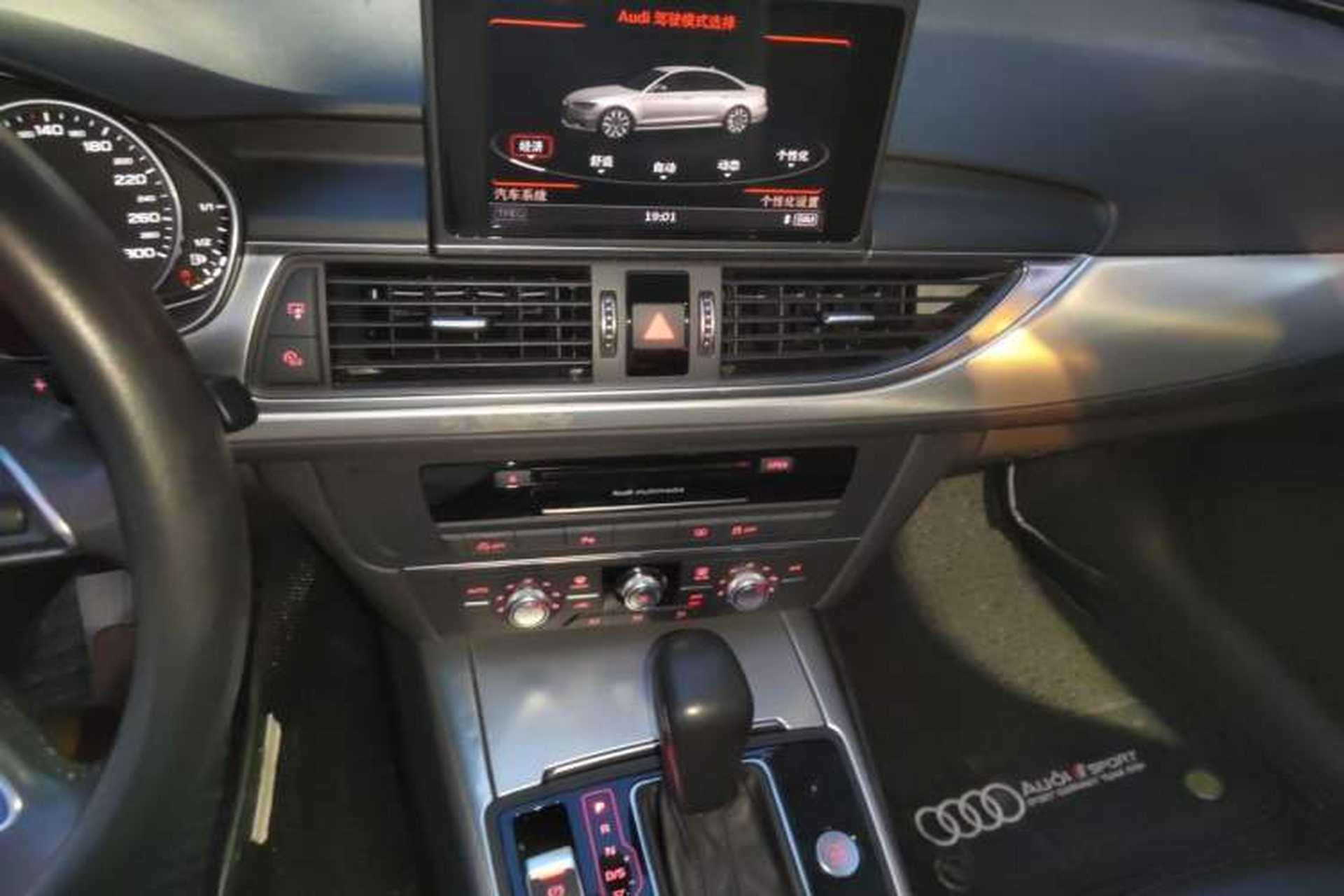 Used Audi A6L 2018 30th Anniversary Edition 35 TFSI Fashion Model Audio And AC Panel
