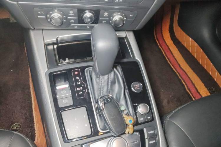 Used Audi A6L 2018 30th Anniversary Edition 35 TFSI Fashion Model Gear Lever