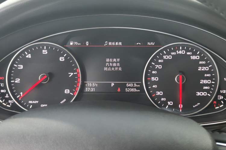 Used Audi A6L 2018 30th Anniversary Edition 35 TFSI Fashion Model Odometer Close Up