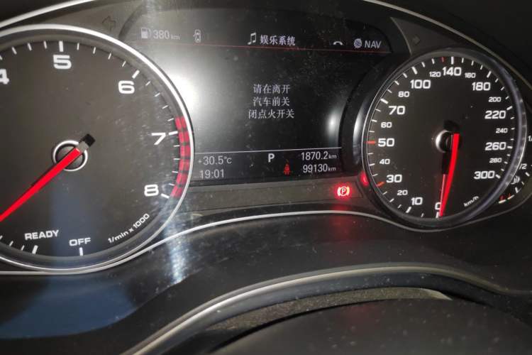 Used Audi A6L 2018 30th Anniversary Edition 35 TFSI Fashion Model Odometer Close Up