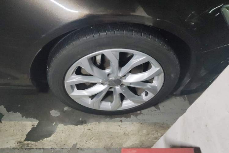 Used Audi A6L 2018 30th Anniversary Edition 35 TFSI Fashion Model Right Front Wheel Hub