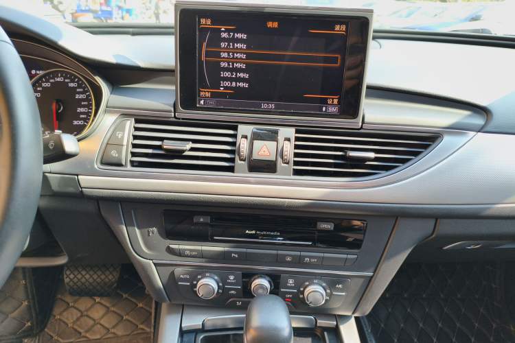 Used Audi A6L 2018 30th Anniversary Edition TFSI Trendy Model Audio And AC Panel