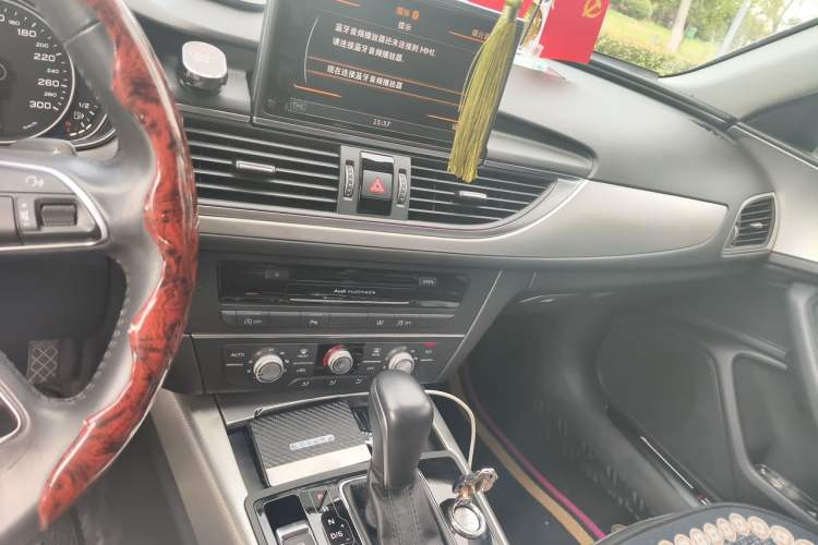 Used Audi A6L 2018 30th Anniversary Edition TFSI Trendy Model Audio And AC Panel