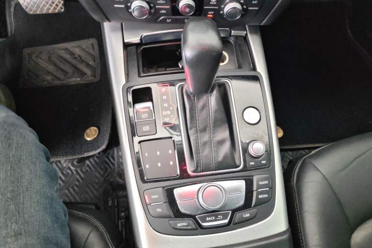 Used Audi A6L 2018 30th Anniversary Edition TFSI Trendy Model Gear Lever