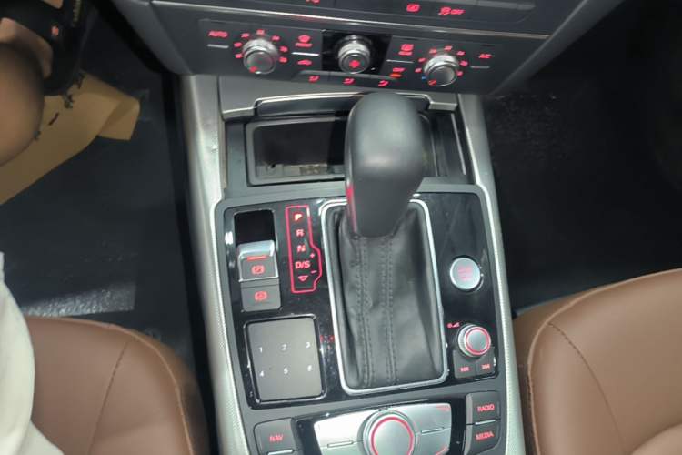 Used Audi A6L 2018 30th Anniversary Edition 35 TFSI Fashion Model Gear Lever