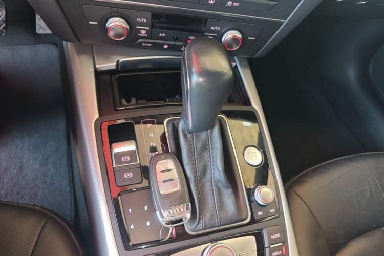 Used Audi A6L 2018 30th Anniversary Edition 45 TFSI quattro Sport model Gear Lever