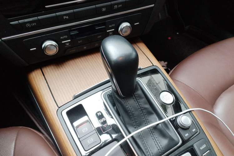 Used Audi A6L 2018 30th Anniversary Edition 30 FSI Style Model Gear Lever