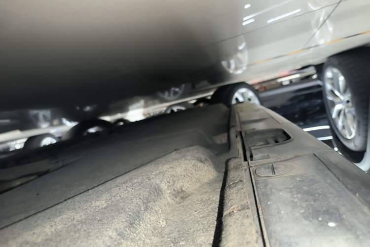 Used Audi A6L 2018 30th Anniversary Edition 35 TFSI Fashion Model Left Side Sill