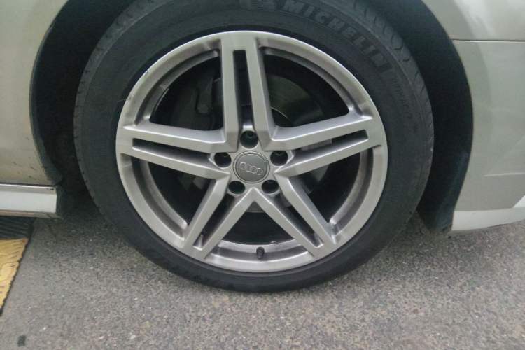 Used Audi A6L 2018 30 FSI Collector's Edition Right Front Wheel Hub