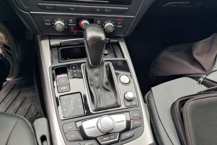 Used Audi A6L 2018 30th Anniversary Edition 35 TFSI Fashion Model Gear Lever