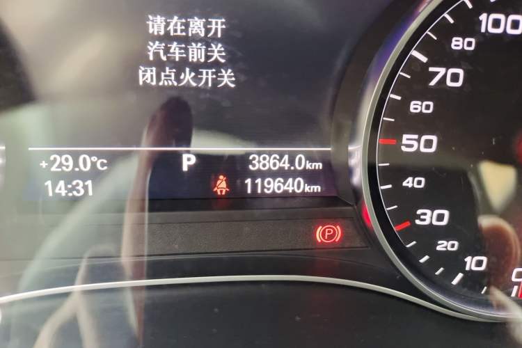 Used Audi A6L 2018 30th Anniversary Edition 35 TFSI Fashion Model Odometer Close Up