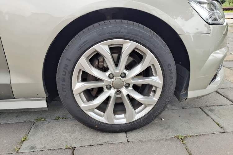 Used Audi A6L 2018 30th Anniversary Edition 35 TFSI Fashion Model Right Front Wheel Hub