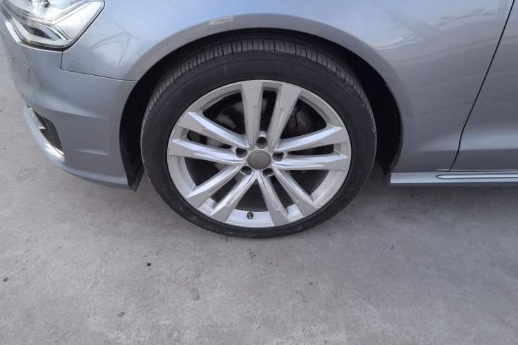 Used Audi A6L 2018 30th Anniversary Edition 35 TFSI Fashion Model Left Front Wheel Hub
