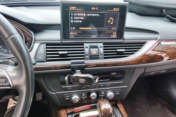 Used Audi A6L 2018 30th Anniversary Edition 35 TFSI Fashion Model Audio And AC Panel