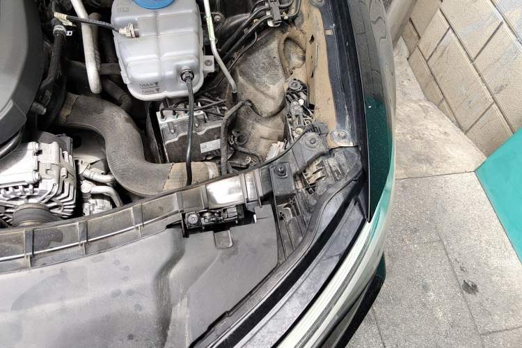 Used Audi A6L 2018 30th Anniversary Edition 35 TFSI Fashion Model Engine Bay Left